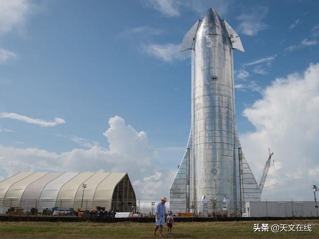 在首次试飞前，SpaceX发射了星际飞船SN5火箭原型