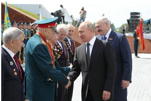 白俄总统感染新冠！曾和普京密切接触，克里姆林宫：我们不知道