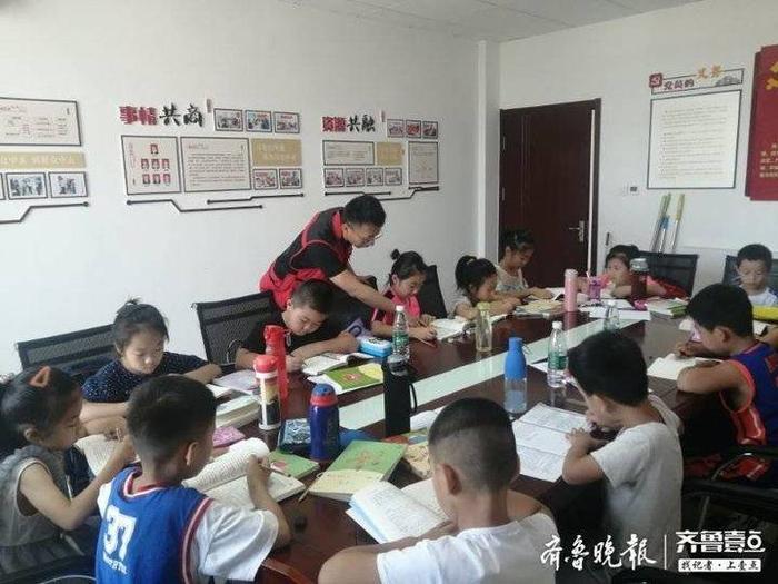 惠泽社区开展“争做读书好少年”暑假读书会活动