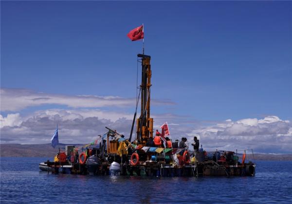 144.79米 中国科考队在青藏高原湖中打了个“小孔”