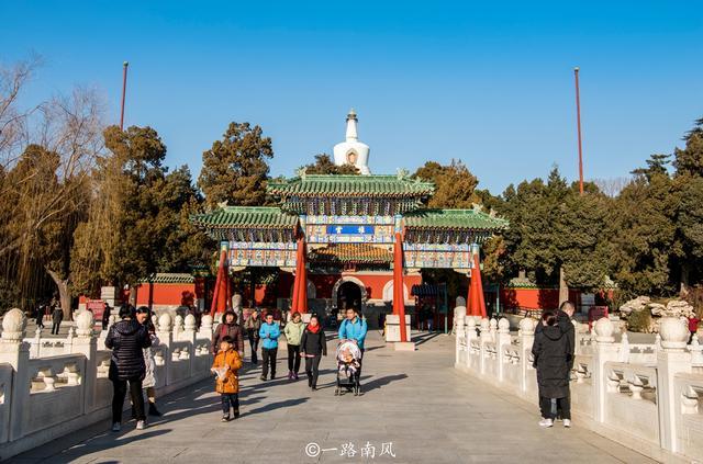 北京第一白塔，很多游客没实地看过，却唱过无数遍