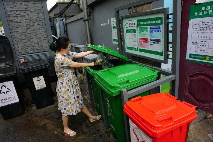 宝盖胡同绿色生活驿站，居民们分类处理垃圾已经成为习惯