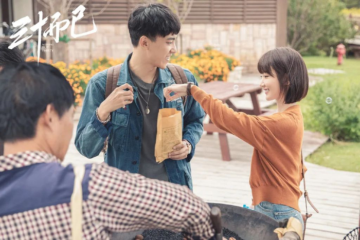 ▲《三十而已》中，钟晓芹和钟晓阳发生了一段“姐弟恋”。