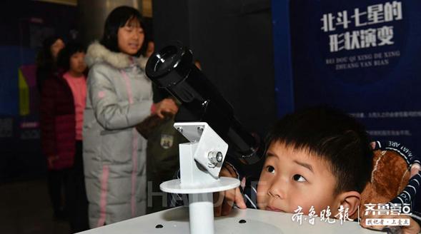 到科技馆看免费天文展 ，让孩子们站上“仰望星空”制高点