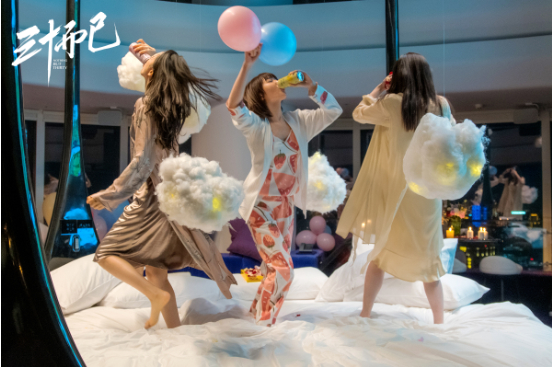 ▲剧中三姐妹，童瑶、毛晓彤、江疏影（左起）。