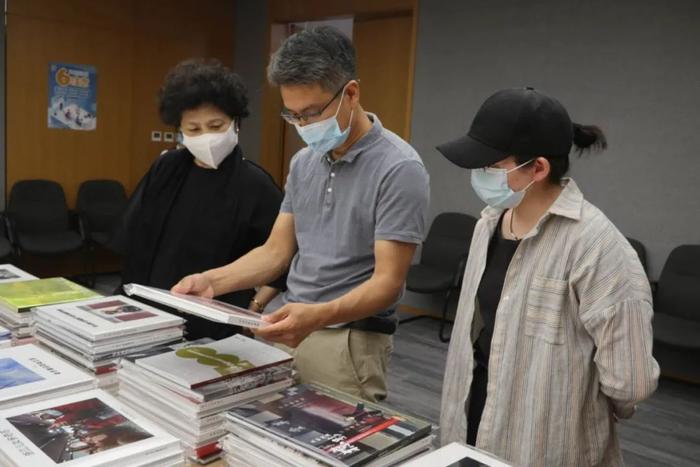 为英雄立传，为时代铸魂 — 雅昌文化集团100种抗疫纪实画册入藏国家博物馆