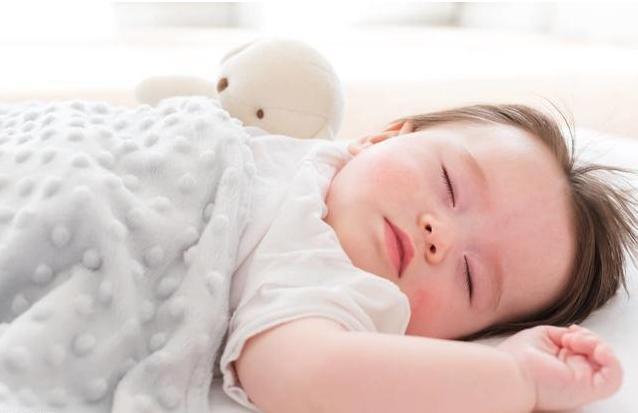 宝宝熟睡后出现这些“怪癖”，暗示其大脑发育好，将来是个聪明娃