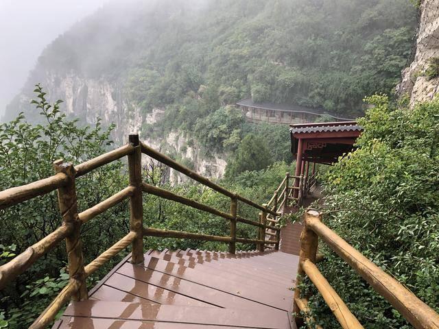 走上山一片清幽地，走下山满城烟火气，这是济南人都知道的佛慧山