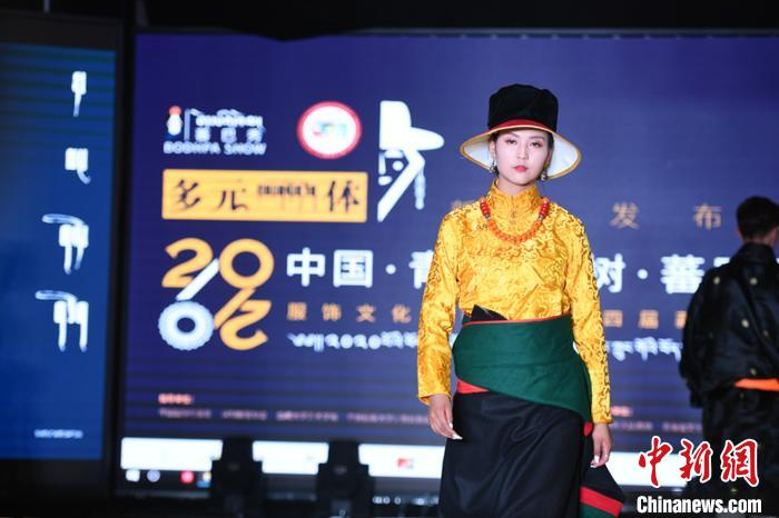 图为藏族服饰文化展示。　潘彬彬 摄