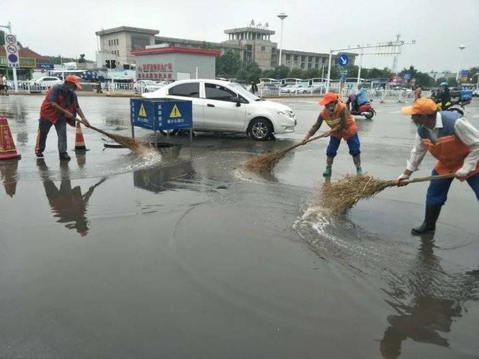 雨后清淤大行动，泰晟环境组织1900余环卫工人消除隐患保畅通