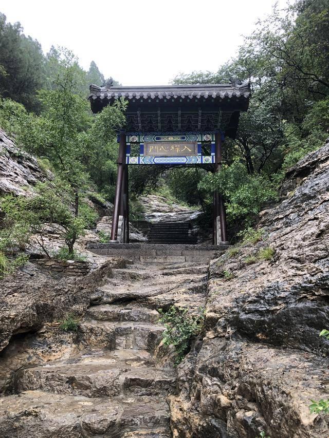 走上山一片清幽地，走下山满城烟火气，这是济南人都知道的佛慧山