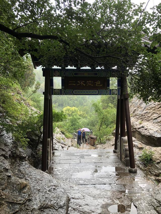 走上山一片清幽地，走下山满城烟火气，这是济南人都知道的佛慧山