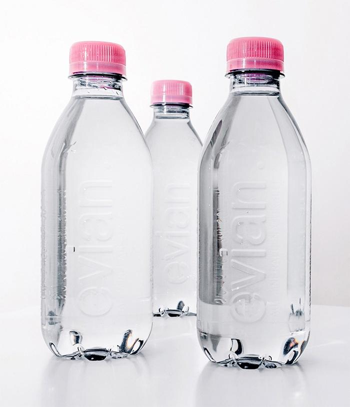 依云推出首款“百分百”可回收的矿泉水瓶，连标签都不用了