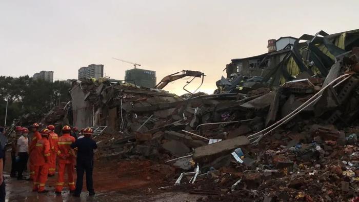 哈尔滨致9人遇难的仓库，怎么就塌了呢？！