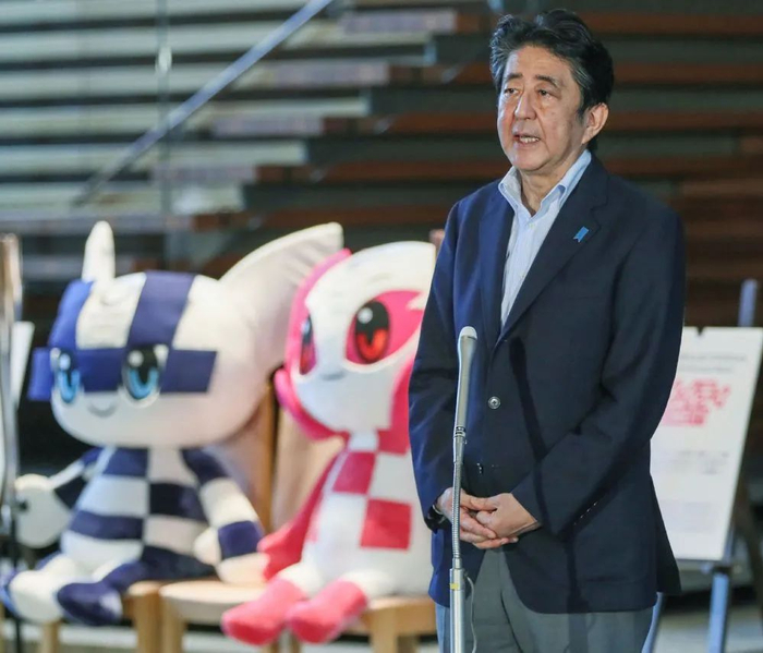 ▲7月24日，日本首相安倍晋三在东京向记者讲话。（新华社/法新）