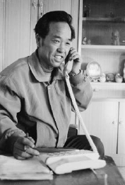 1995年11月，通县（现通州区）次渠镇高古庄村养鸡专业户董贵华安装了家庭电话。胡敦志/摄