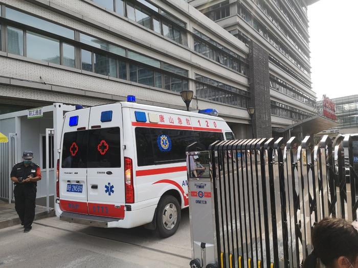 北京实施医院安检新规满月，“截获”最多的是水果刀