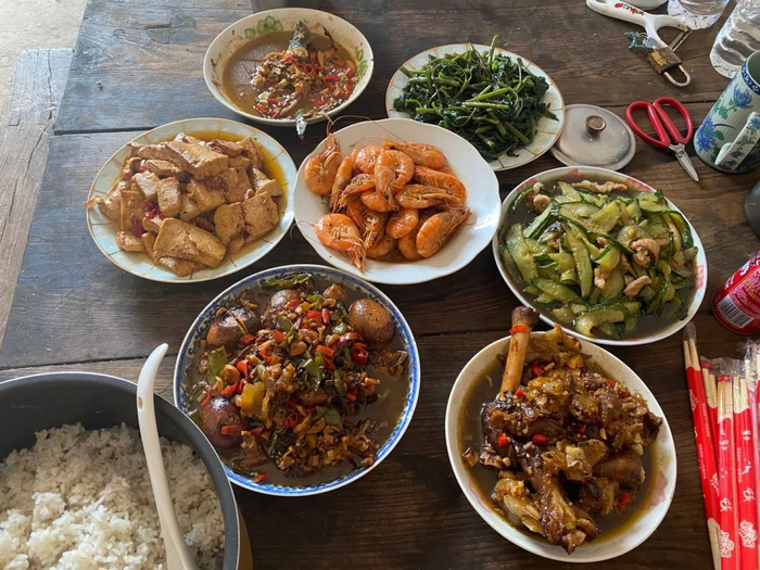  8月7日中午，宋小女提前与儿子儿媳做好的团圆饭菜。新京报记者杜雯雯 摄