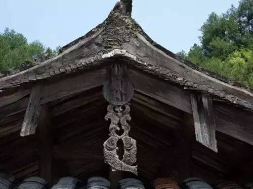 【鉴赏】挂在屋顶上的鱼