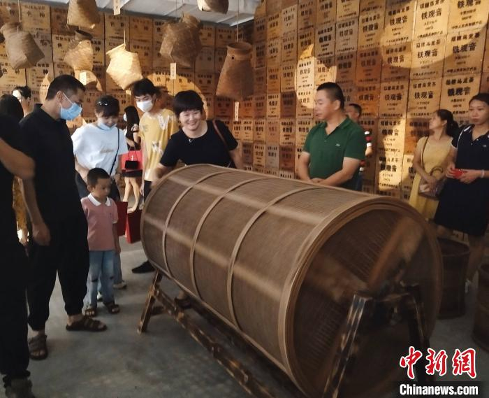 国茶文化馆给茶友们带来满满的儿时记忆。国茶文化馆供图