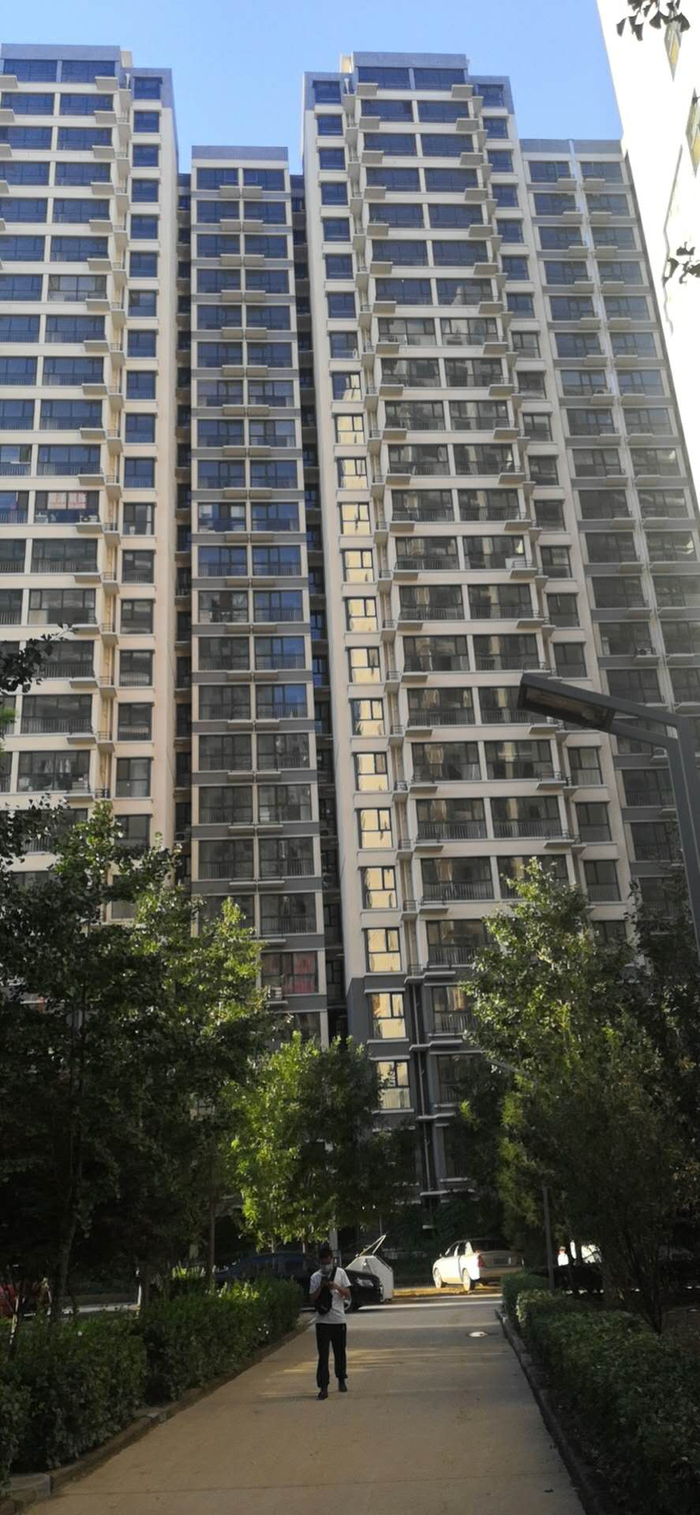 竣工后的涿州市联合小区七号院15号楼，地上建筑已达到23层。受访者供图