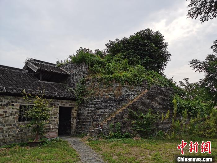 明朝古御窑已经有600多年的历史，目前仍烟火不断，继续为故宫烧制“金砖”，与故宫一道迈向“下一个600年”。　钟升 摄