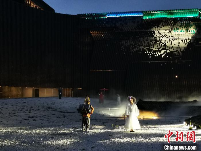 “云之上”剧场外景。　单鹏 摄