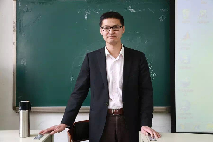 罗翔在讲课期间。图源中国政法大学官网