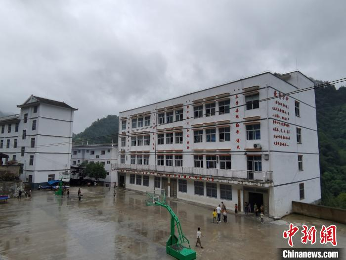 图为贵州省榕江县高排完小。　王俊惠 摄