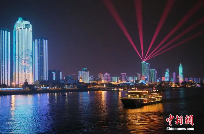 武汉夜景。中新社记者 任海霞 摄