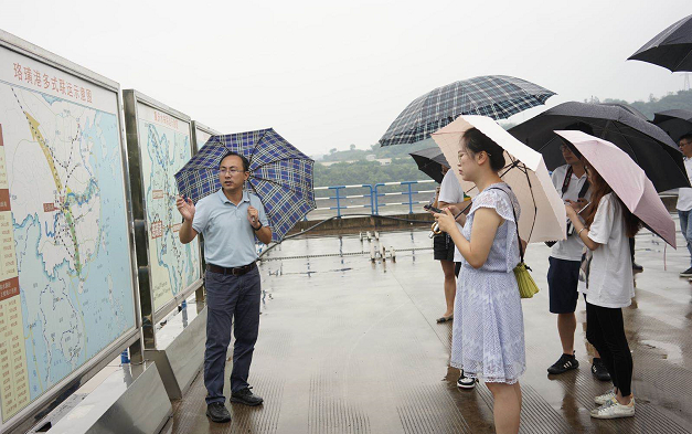 采访活动现场 张锦旗 摄