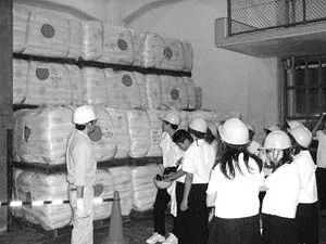 ▲日本学生参观粮食储备库