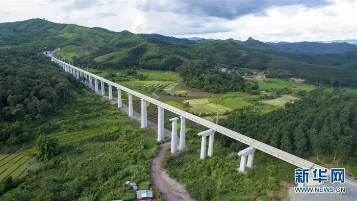 这是7月29日在老挝北部拍摄的中老铁路。（潘龙柱摄）
