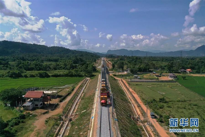 这是7月26日在老挝北部拍摄的中老铁路。（潘龙柱摄）