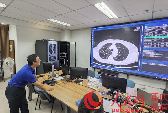 系统运行时，屏幕右边会显示结节的位置和情况。罗嘉  摄