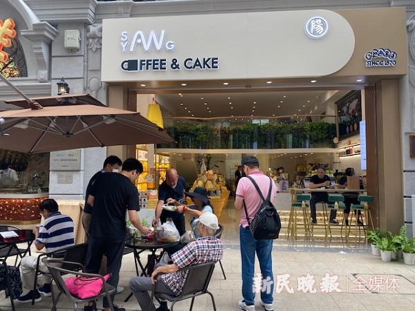 图说：江西中路上的三阳店外有外摆位