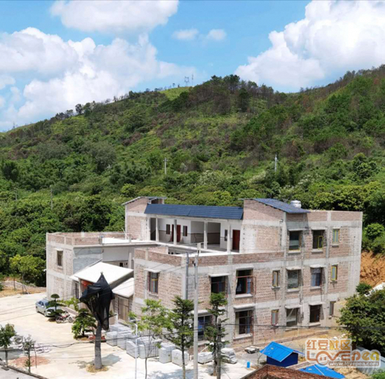 位于广西北流市塘岸镇蟠龙村道坡组外婆岭的违建房屋。举报人供图