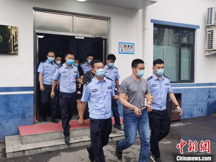 警方共抓获涉案人员26人。龙泉警方供图