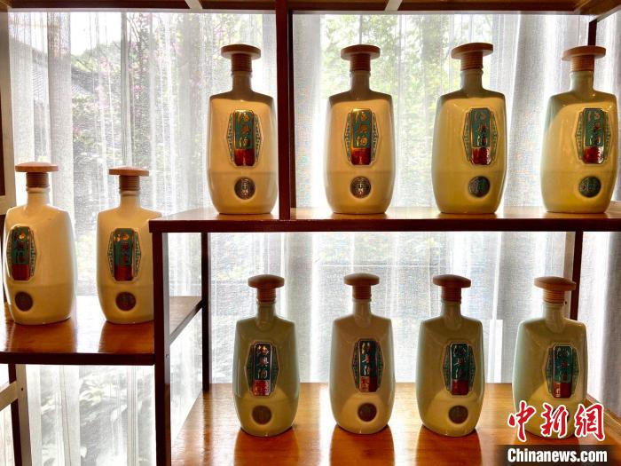 绍兴黄酒“不上头”新品。　项菁 摄