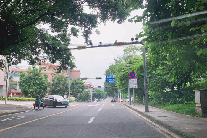 环城路辅道光明三路路口环境图