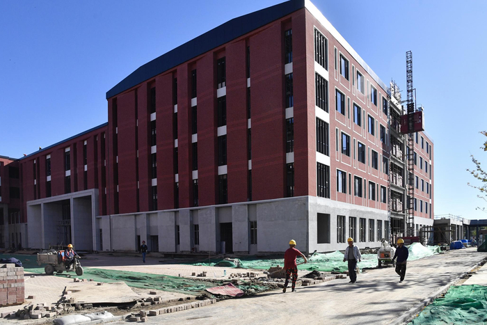 正在建设中的北京学校教学楼。新京报记者 吴宁 摄