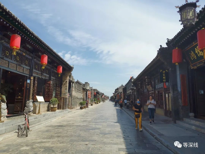 平遥古城内街景   《等深线》记者 万笑天 摄