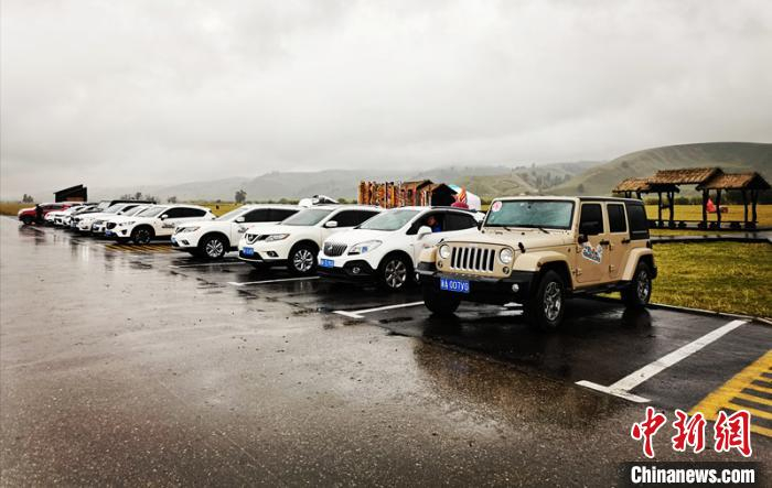     那拉提景区融雪山、高原、森林、草甸、河流为一体，现在正值最美的季节，空气清新，成为国内外自驾游客向往之地。那拉提景区供图