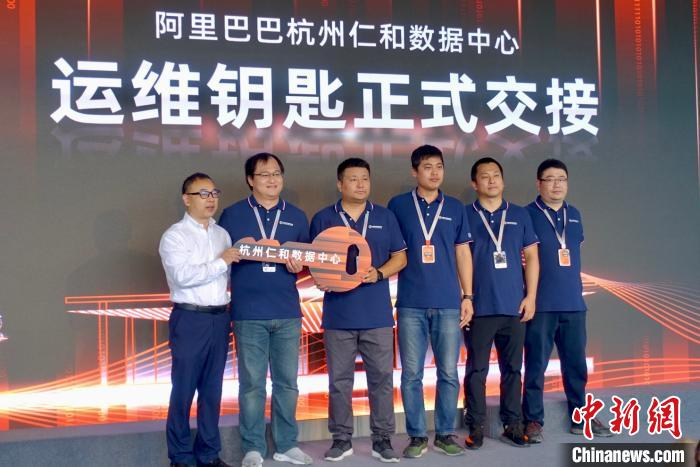 开服仪式现场。　钱晨菲 摄