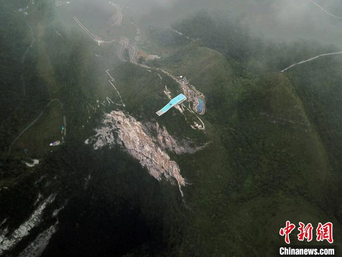 航拍大石围天坑。　蒋雪林 摄