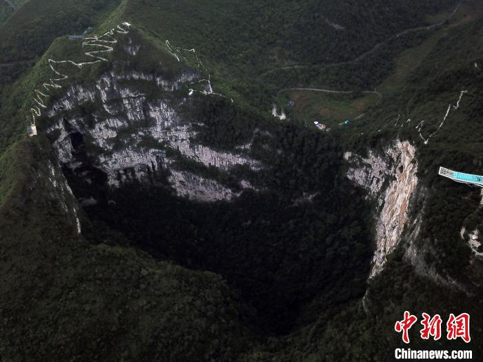航拍大石围天坑。　蒋雪林 摄
