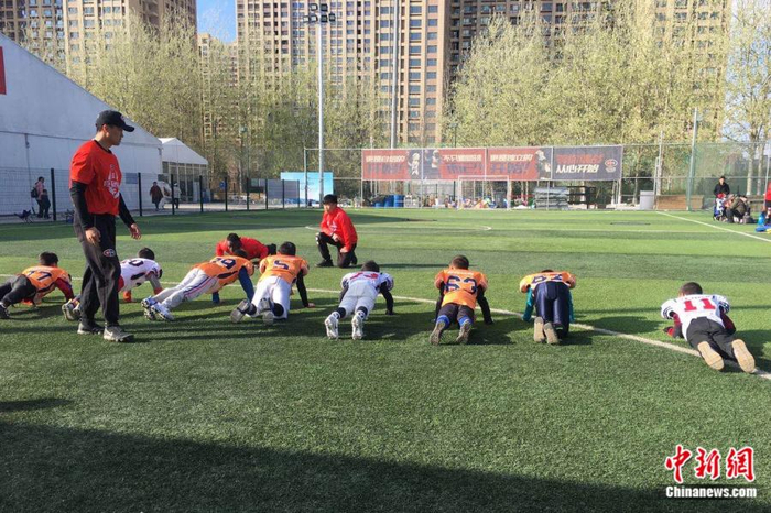 孩子们在巨石达阵上课。受访者供图