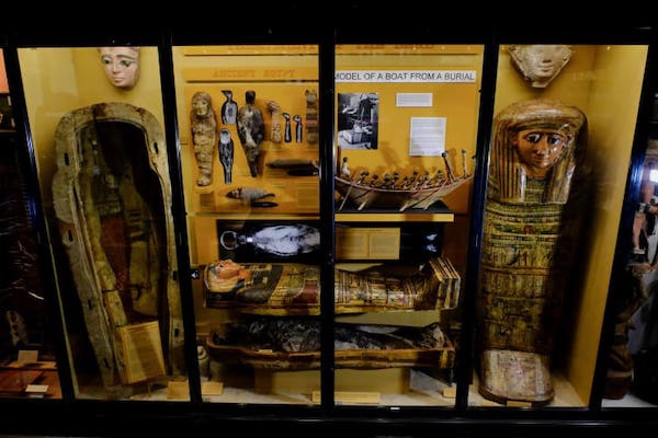 许多展出的物品现在都被重新贴上了展签。