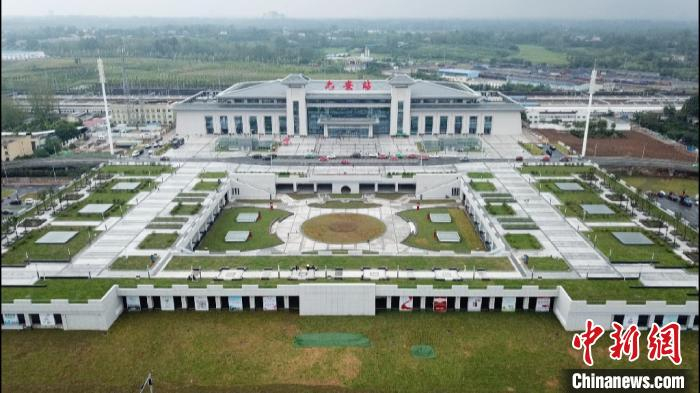     航拍六安火车站　朱晓晨　摄