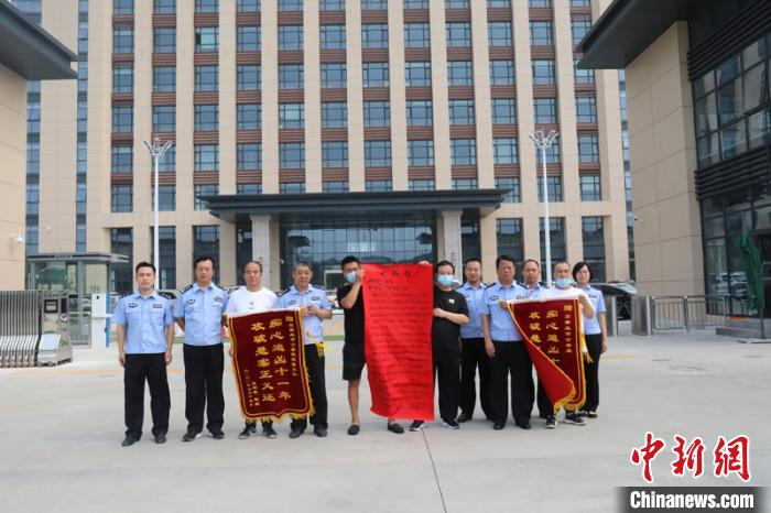 图为石家庄警方成功破获“2009.5.19”案件。　石家庄公安局供图 